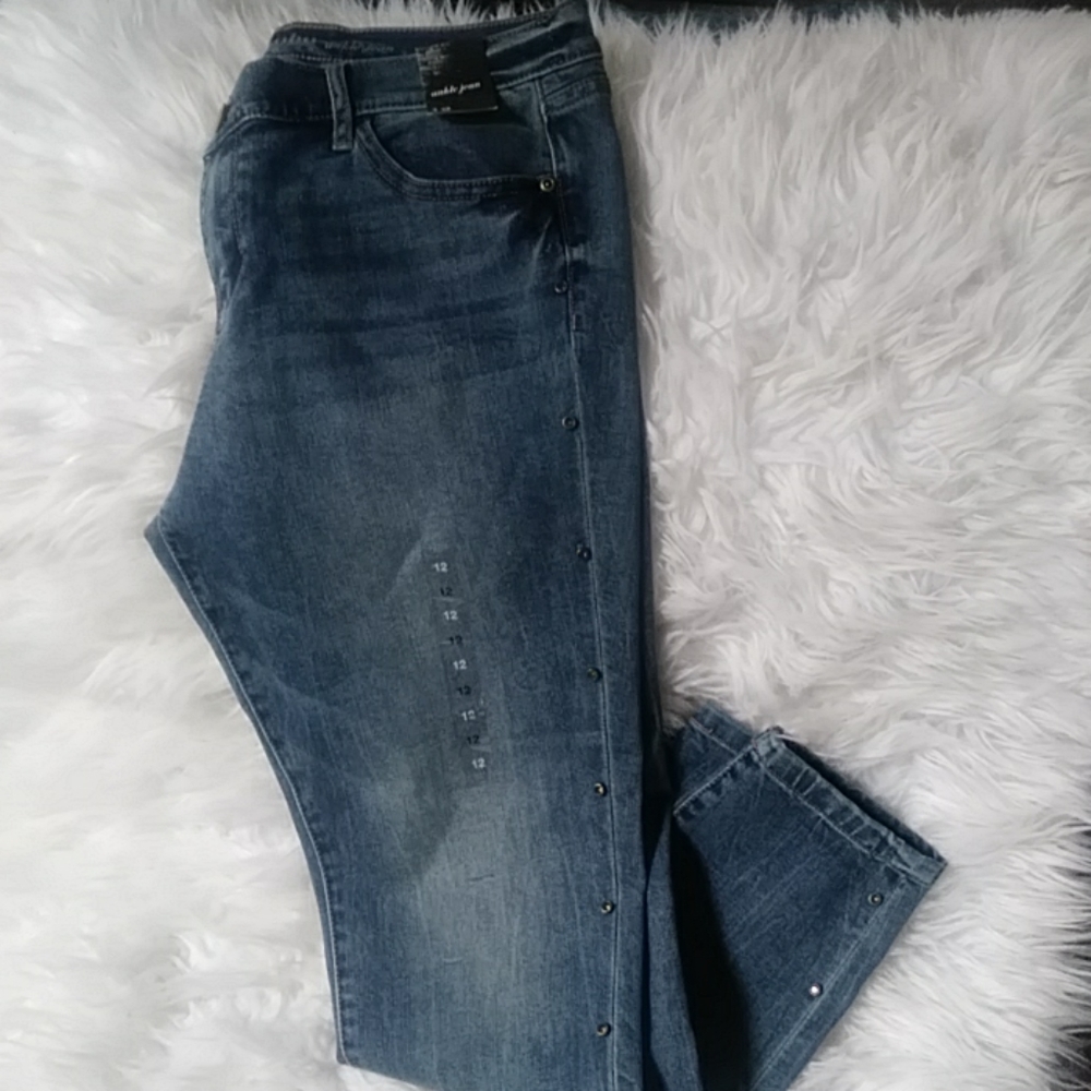 New York & Co Soho Studded Ankle Jeans - Picture 2 of 4